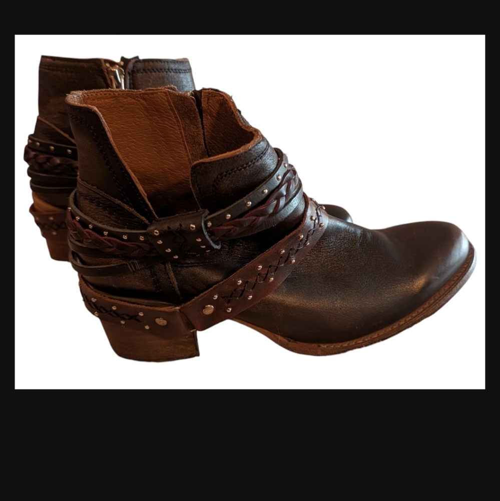 FREEBIRD "Sabelle" Women's Black And  Brown Ankle Boots